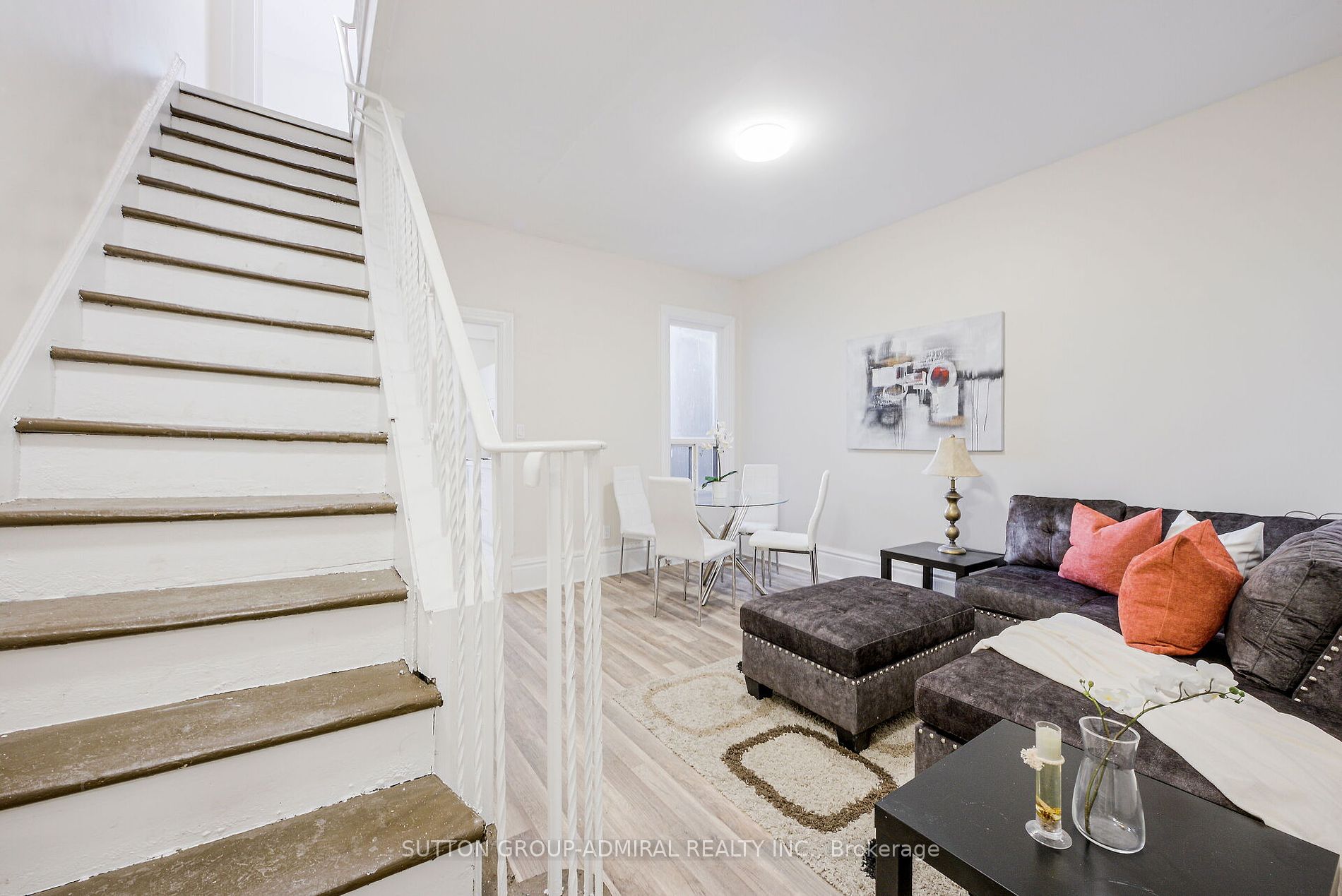 1934 Queen St E, #Upper