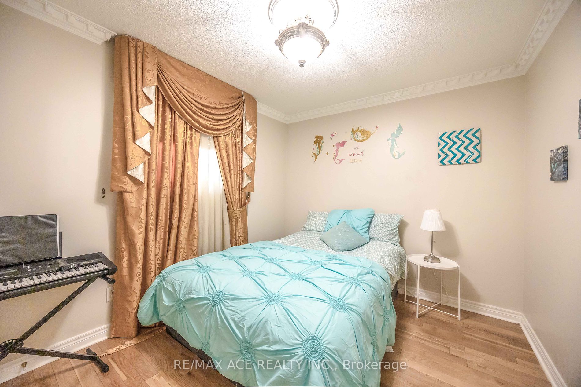 305 Sandringham Drive