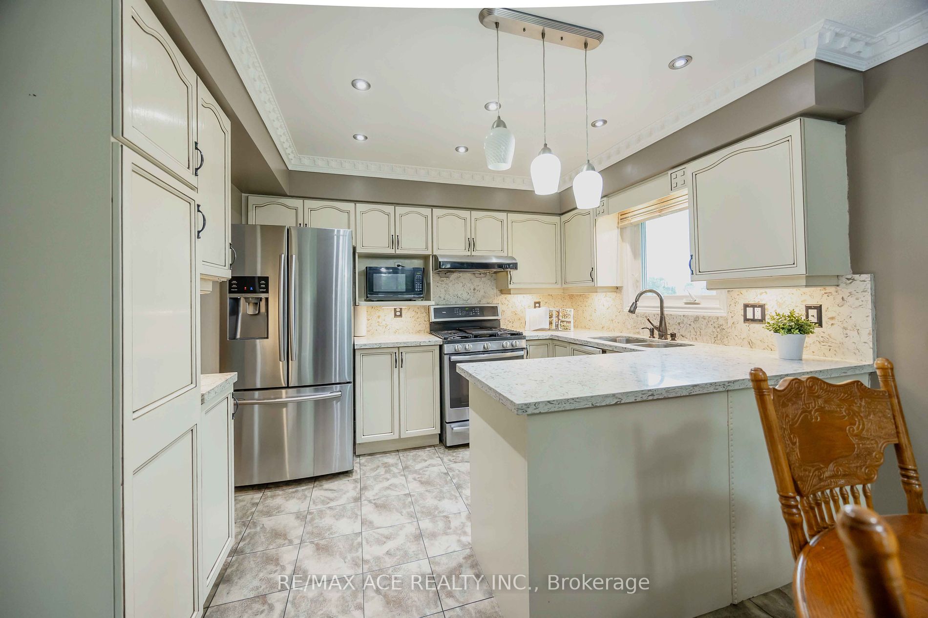 305 Sandringham Drive