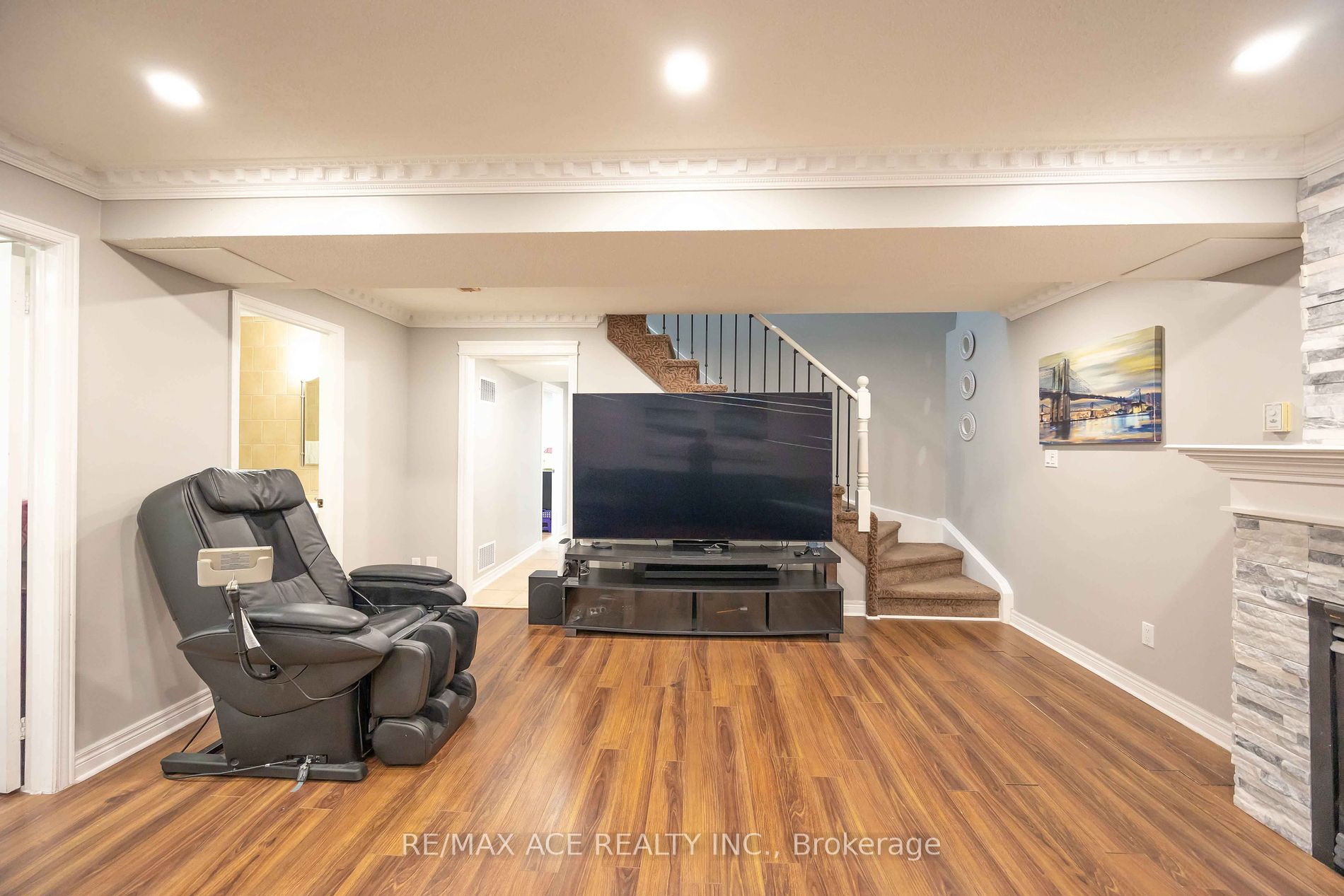 305 Sandringham Drive