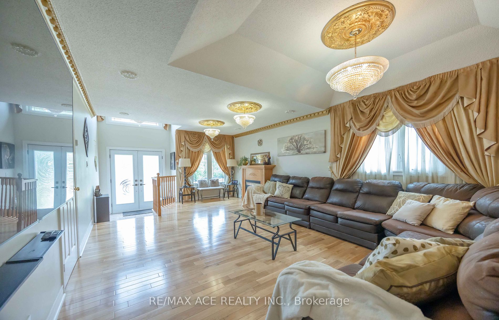 305 Sandringham Drive