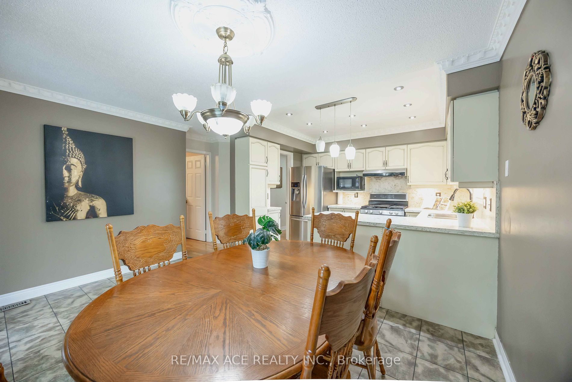 305 Sandringham Drive