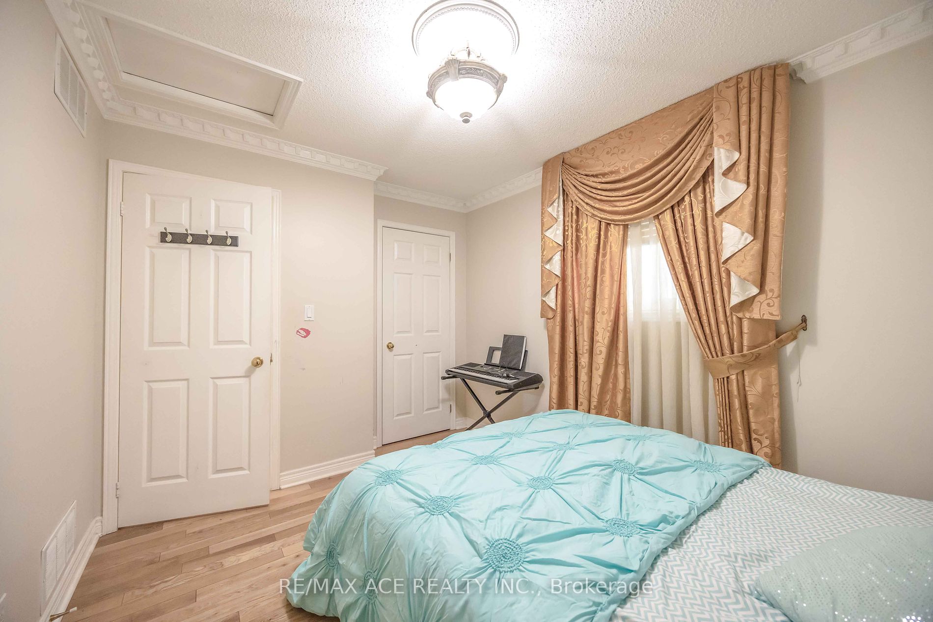 305 Sandringham Drive