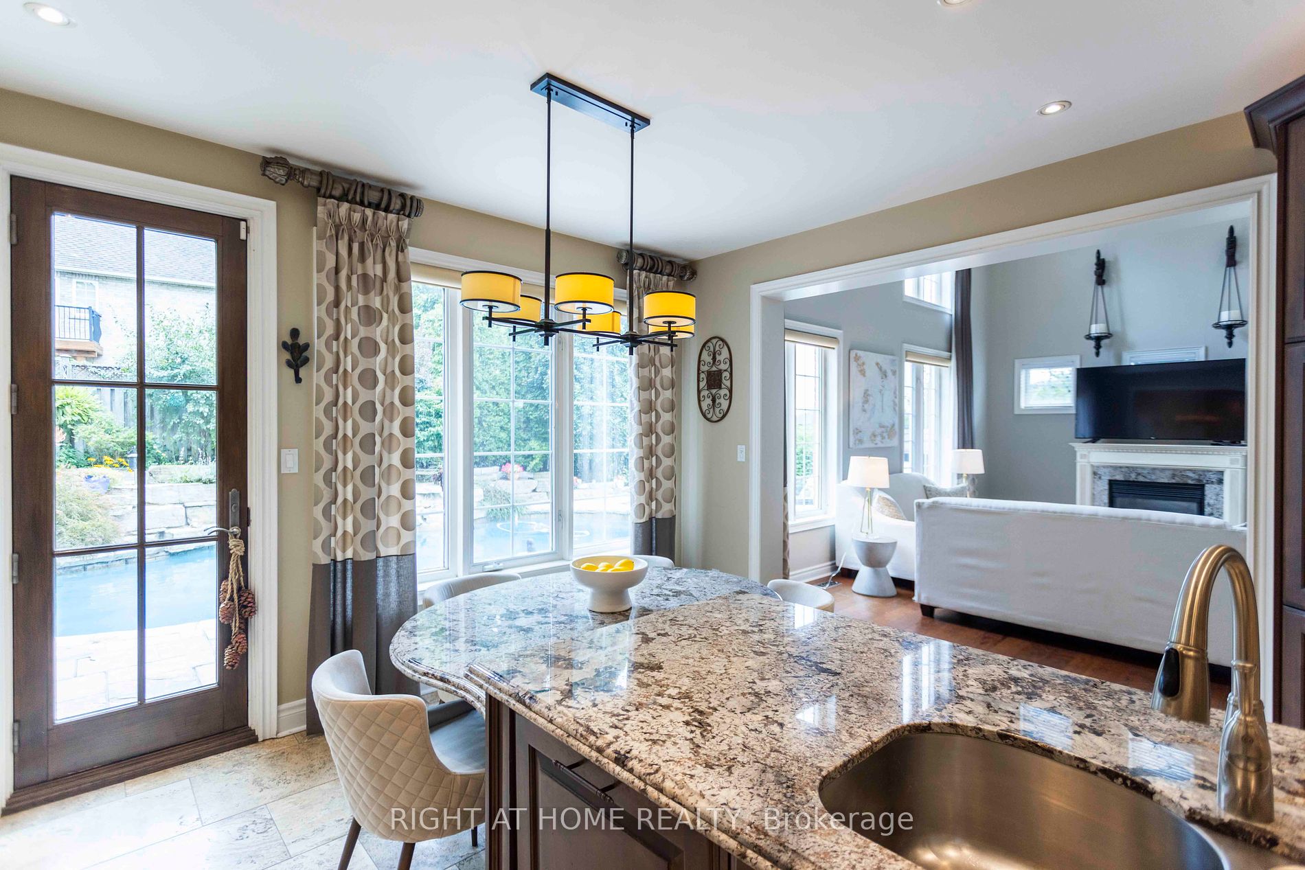 27 Lennon Crt