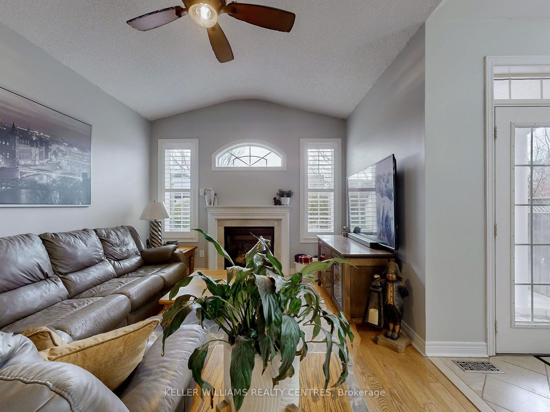 410 Carnwith Dr E