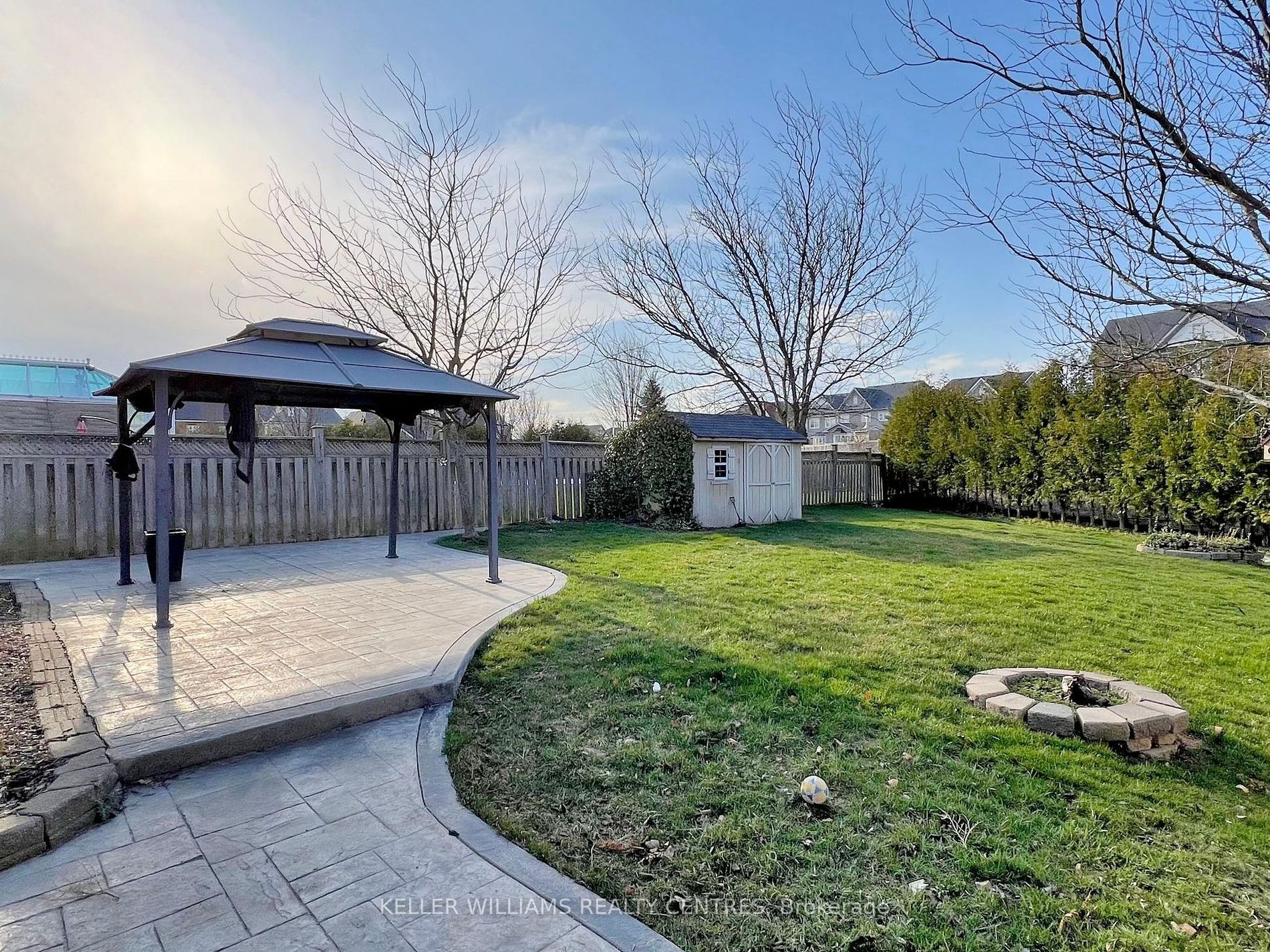 410 Carnwith Dr E