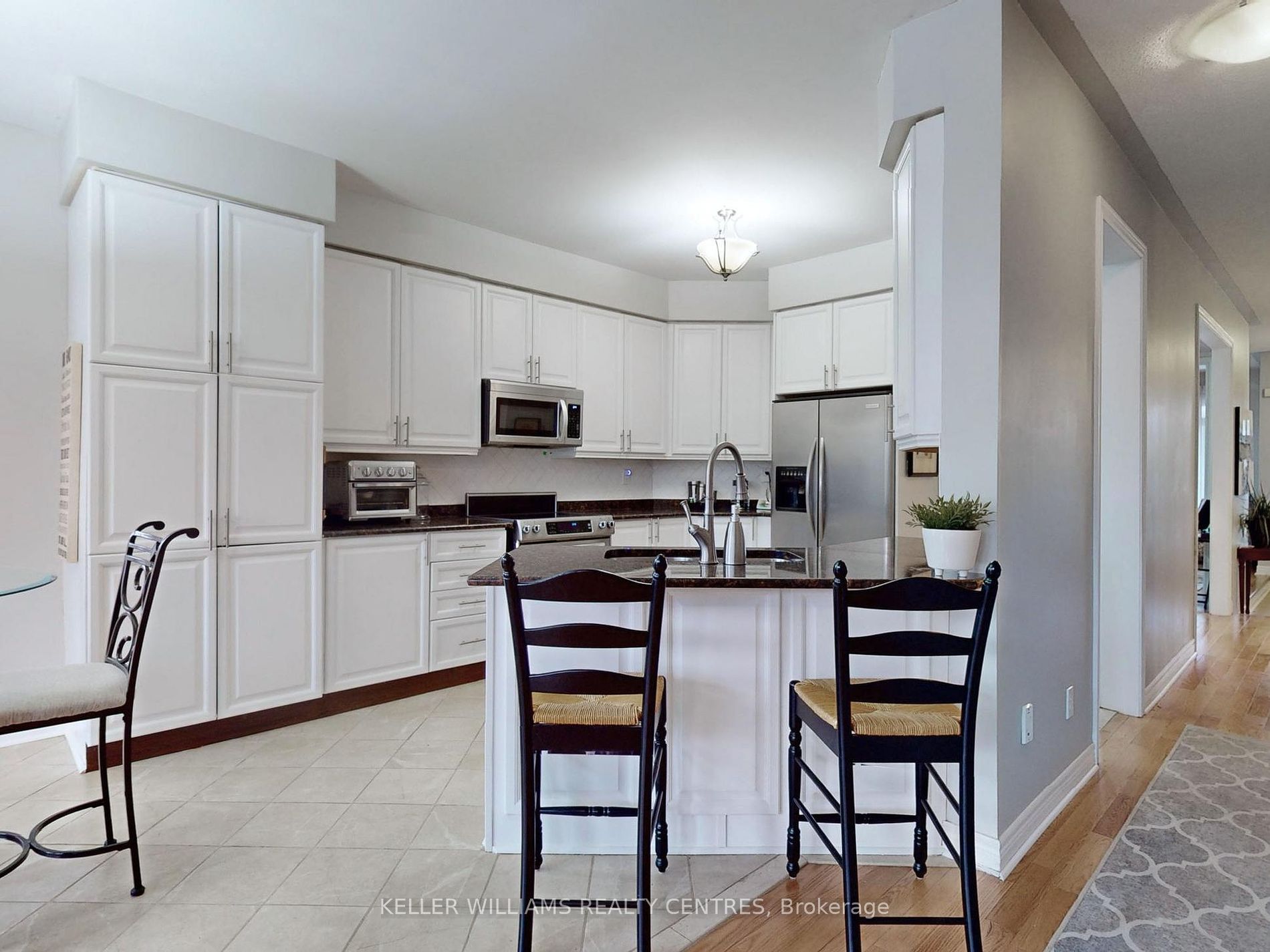 410 Carnwith Dr E