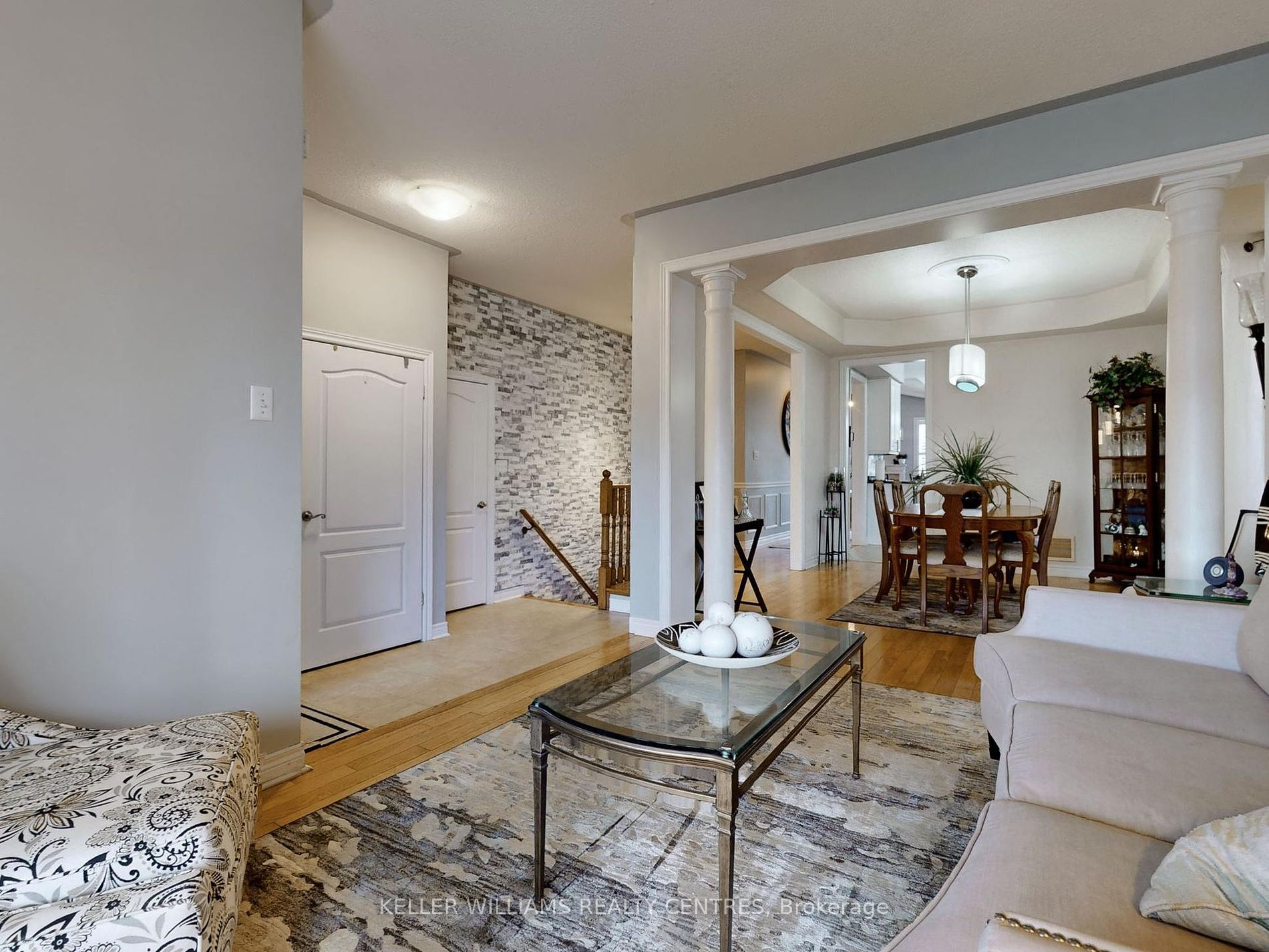 410 Carnwith Dr E