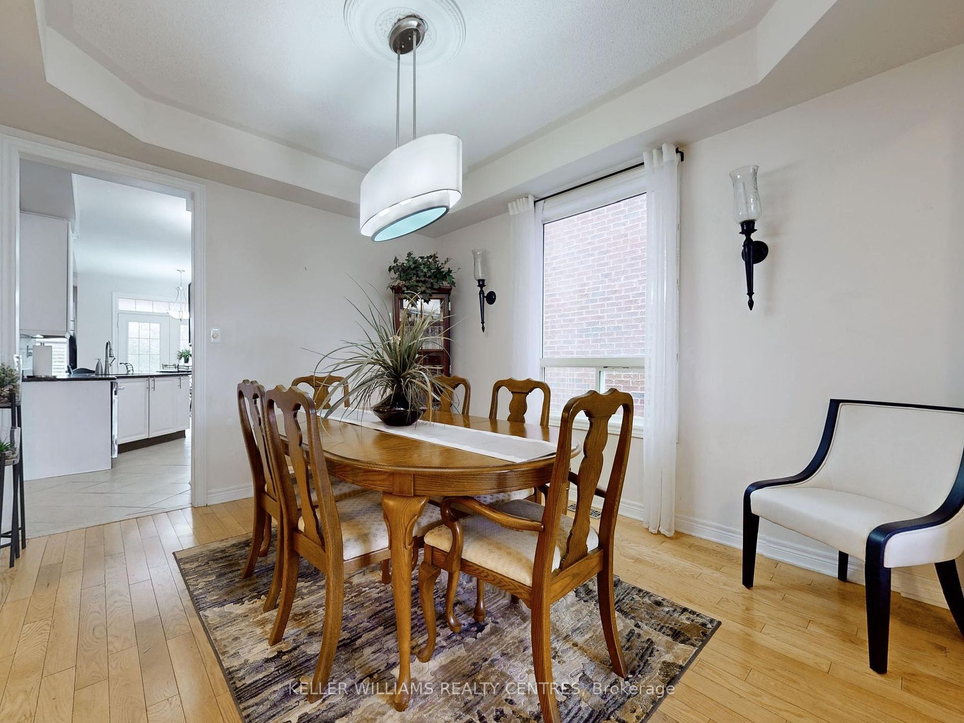 410 Carnwith Dr E