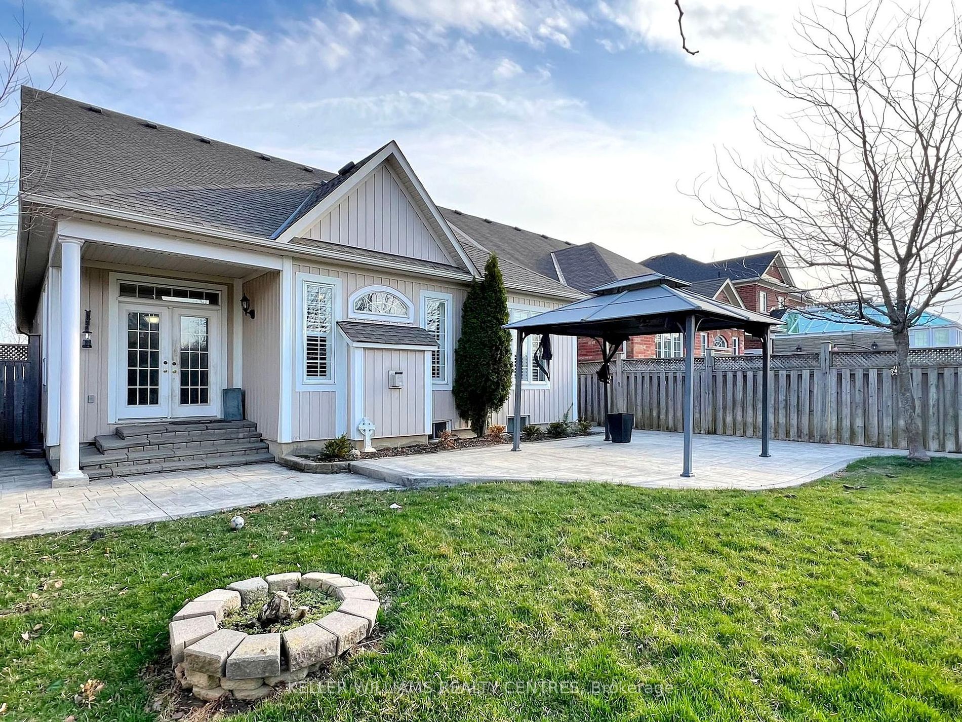 410 Carnwith Dr E
