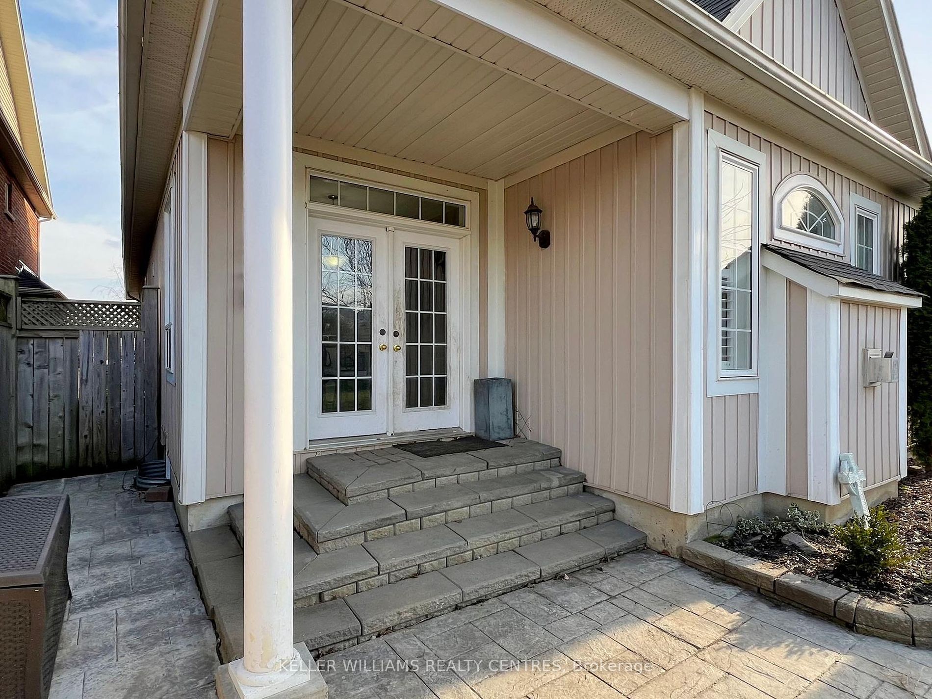 410 Carnwith Dr E
