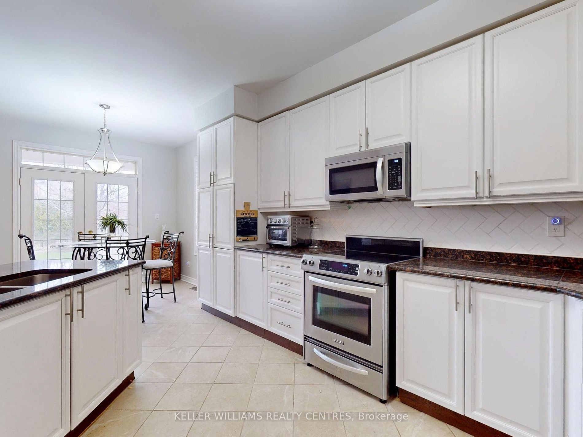 410 Carnwith Dr E