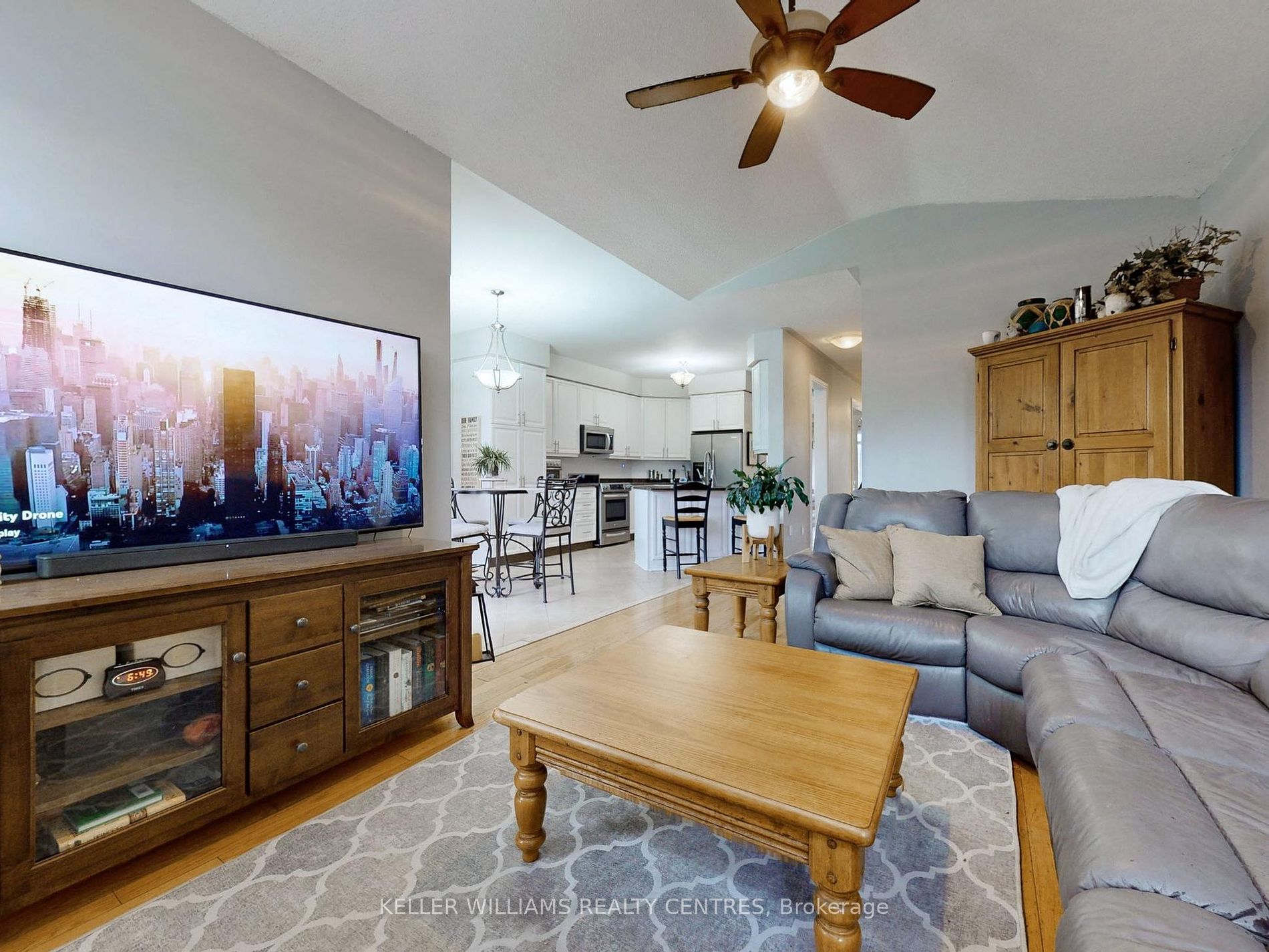 410 Carnwith Dr E