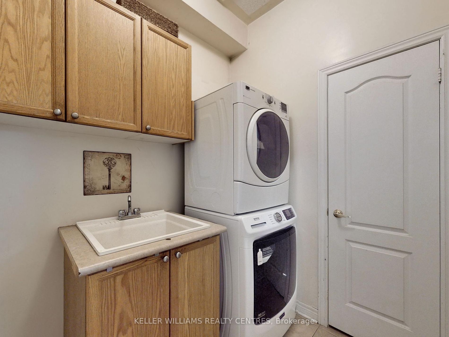 410 Carnwith Dr E