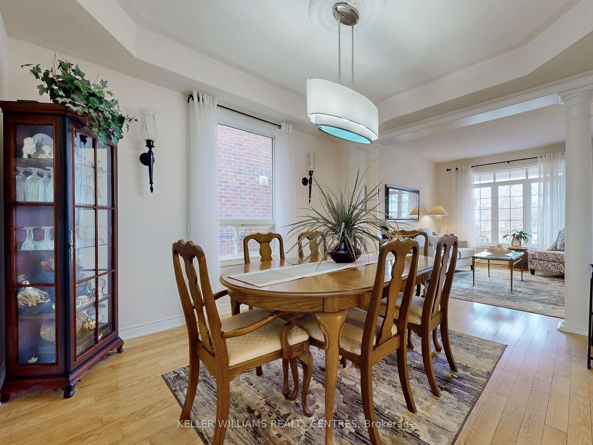 410 Carnwith Dr E