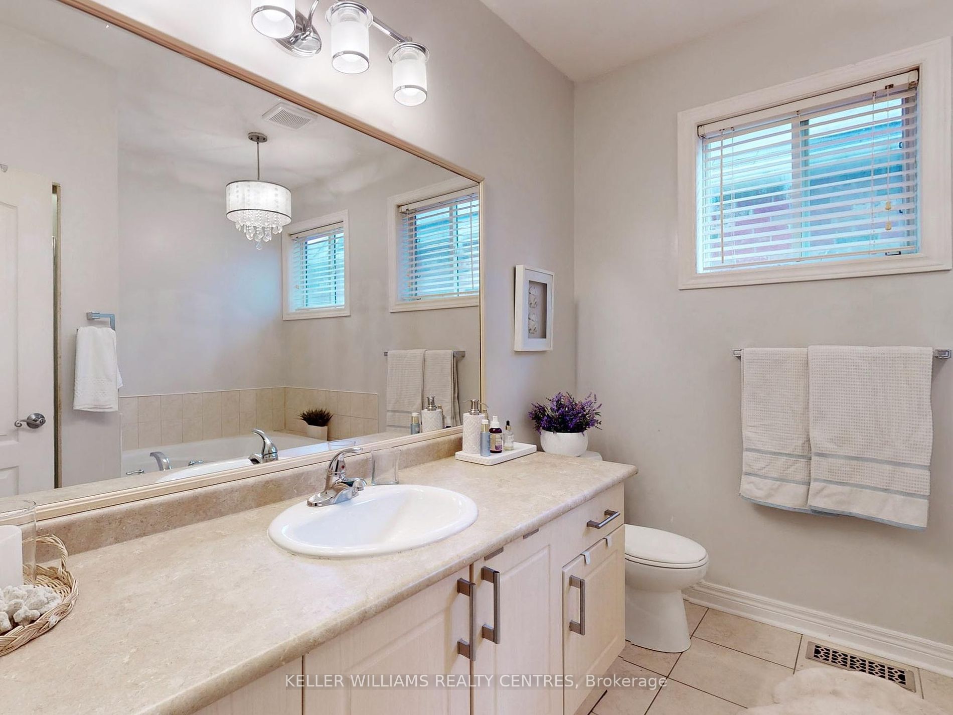 410 Carnwith Dr E