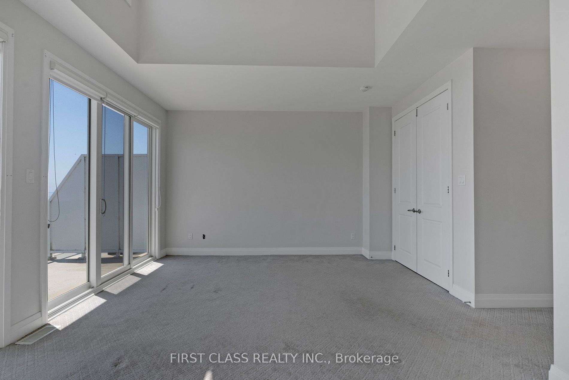 325 Lakebreeze Drive, #2