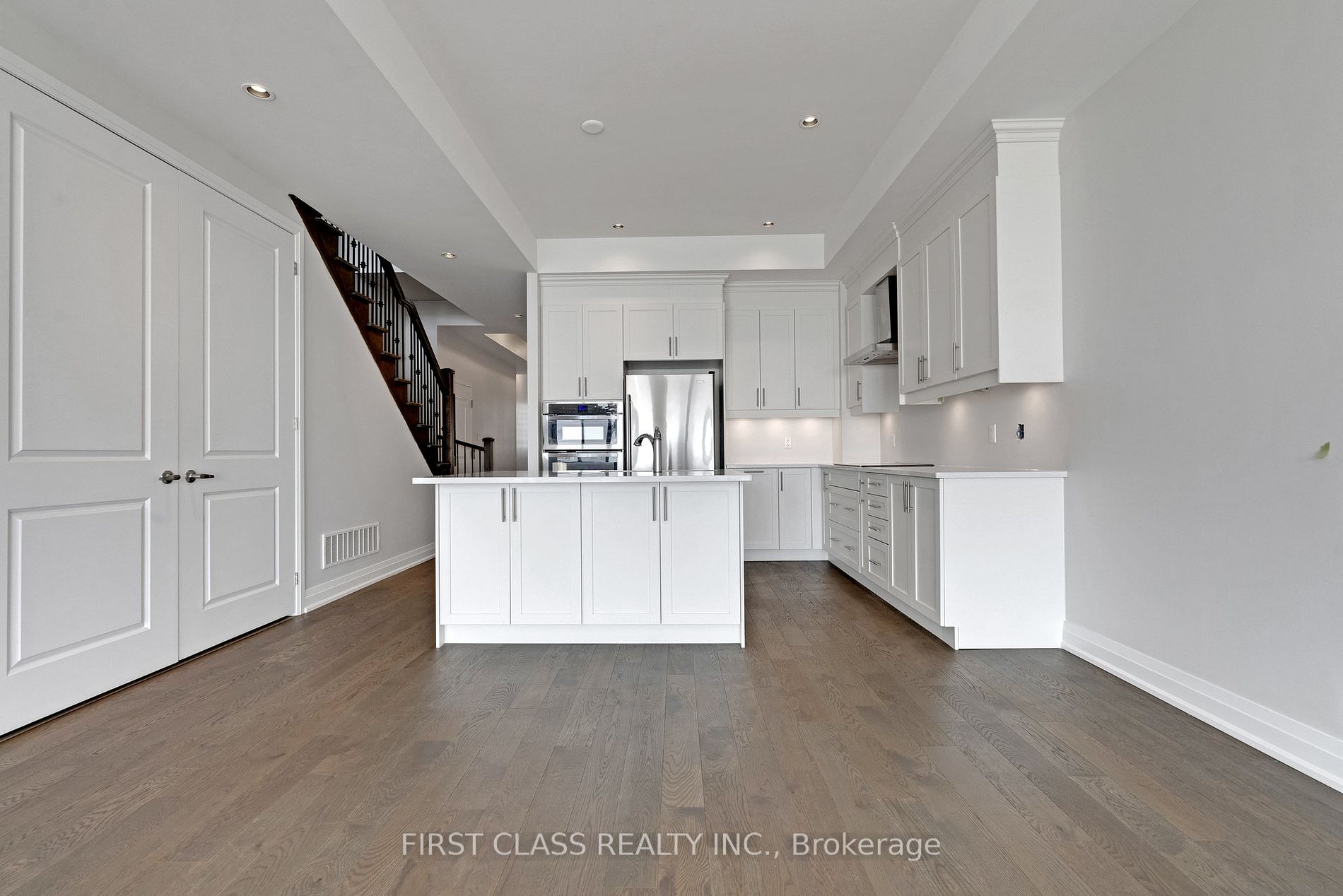 325 Lakebreeze Drive, #2