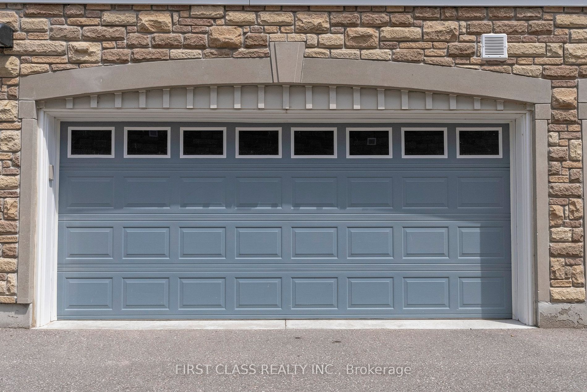 325 Lakebreeze Drive, #2
