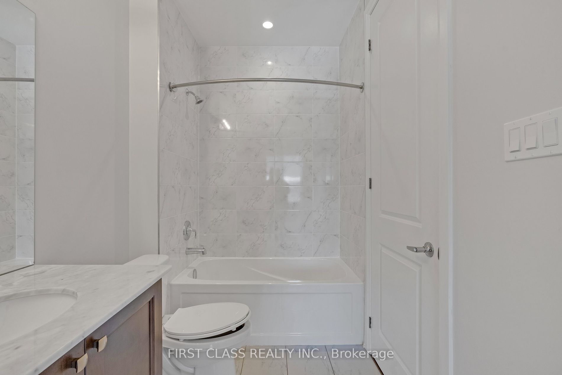 325 Lakebreeze Drive, #2