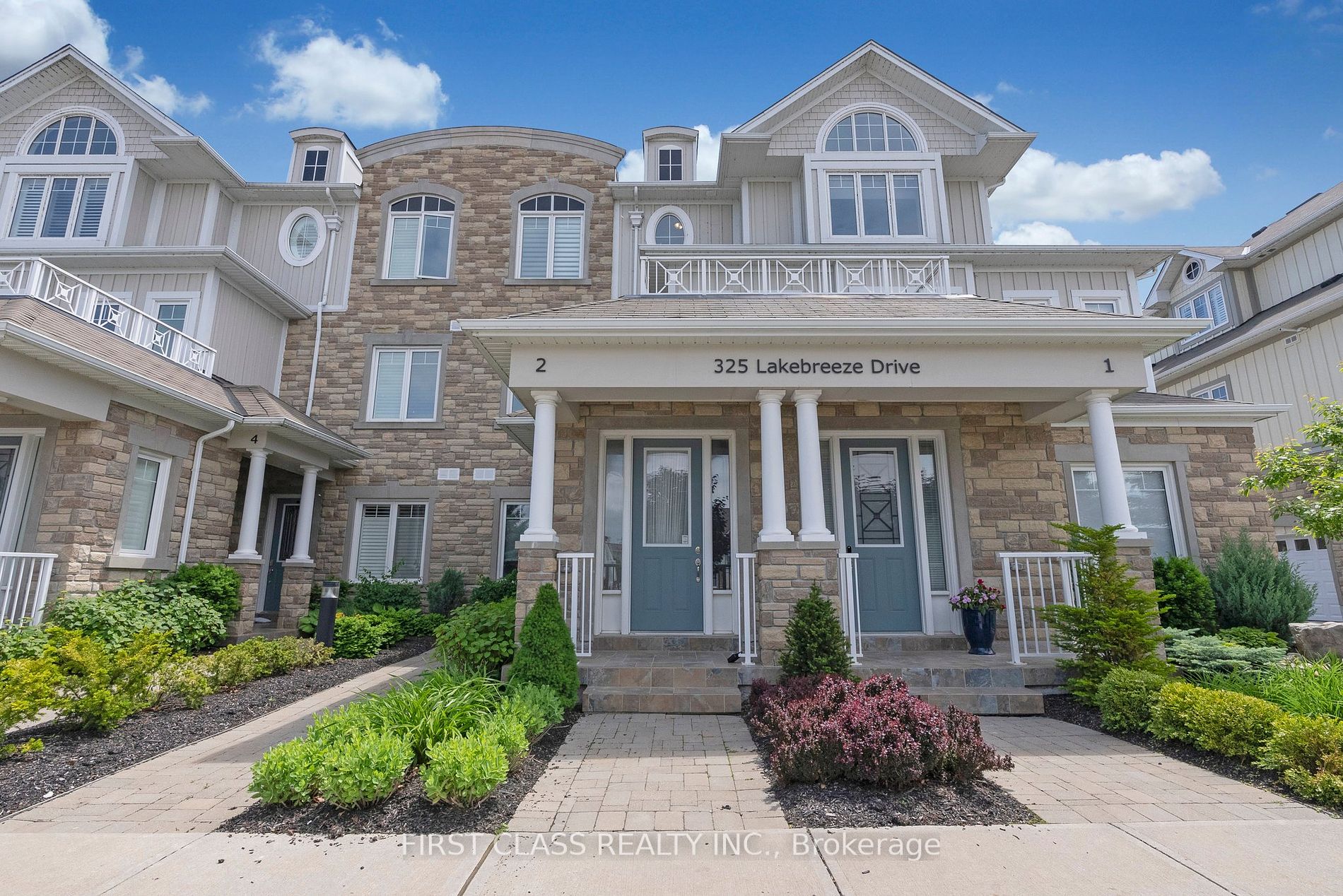 325 Lakebreeze Drive, #2