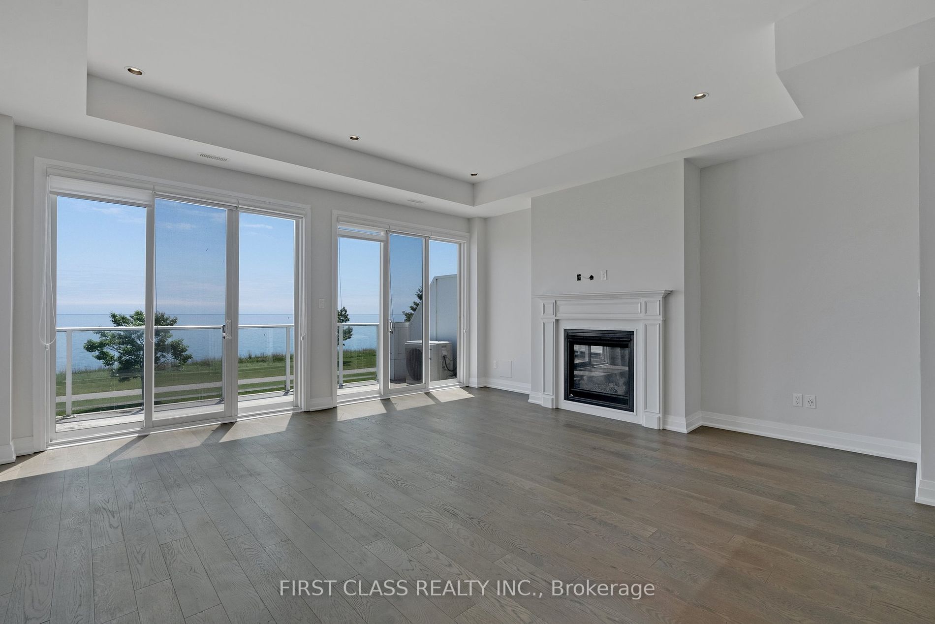 325 Lakebreeze Drive, #2