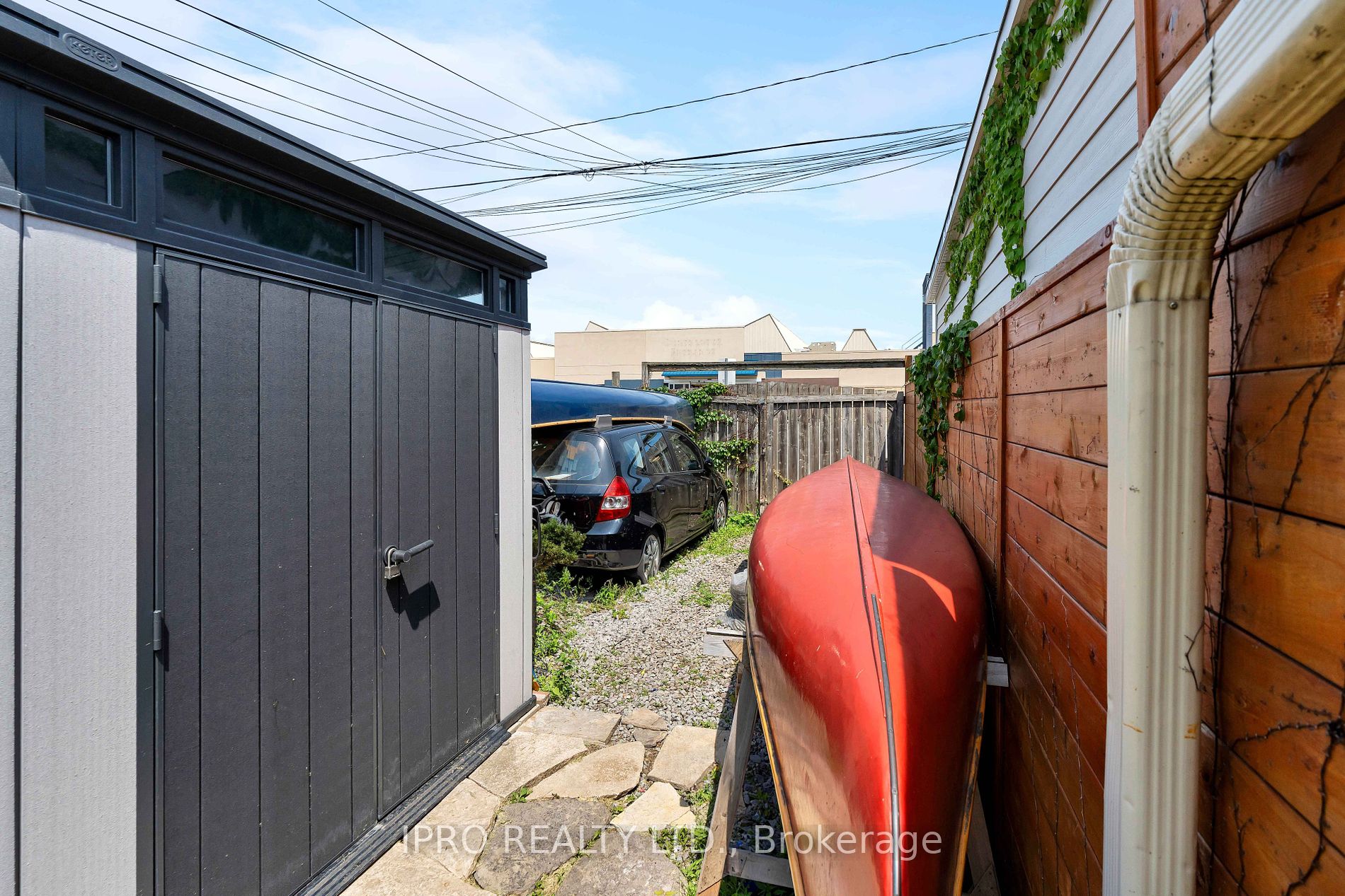 5 1/2 Luttrell Avenue