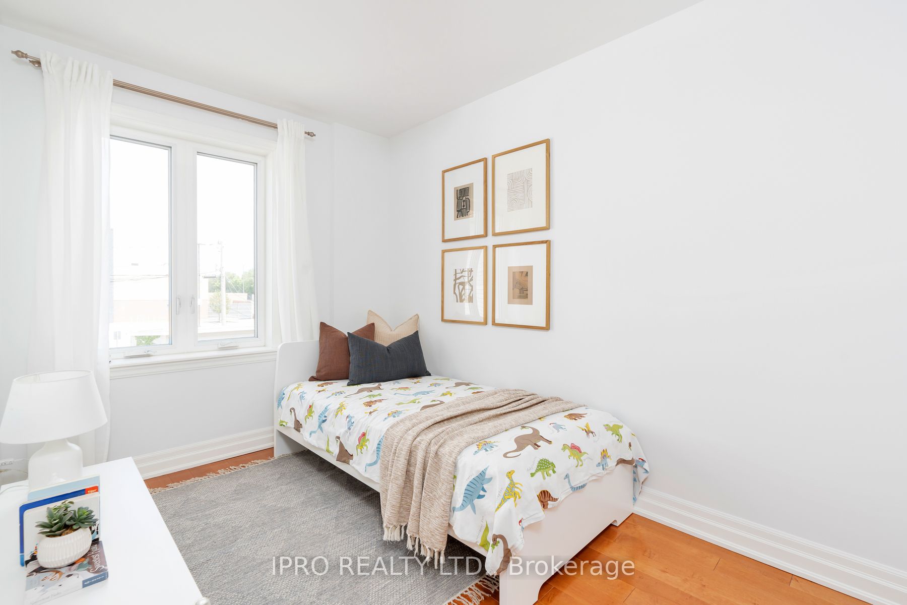 5 1/2 Luttrell Avenue