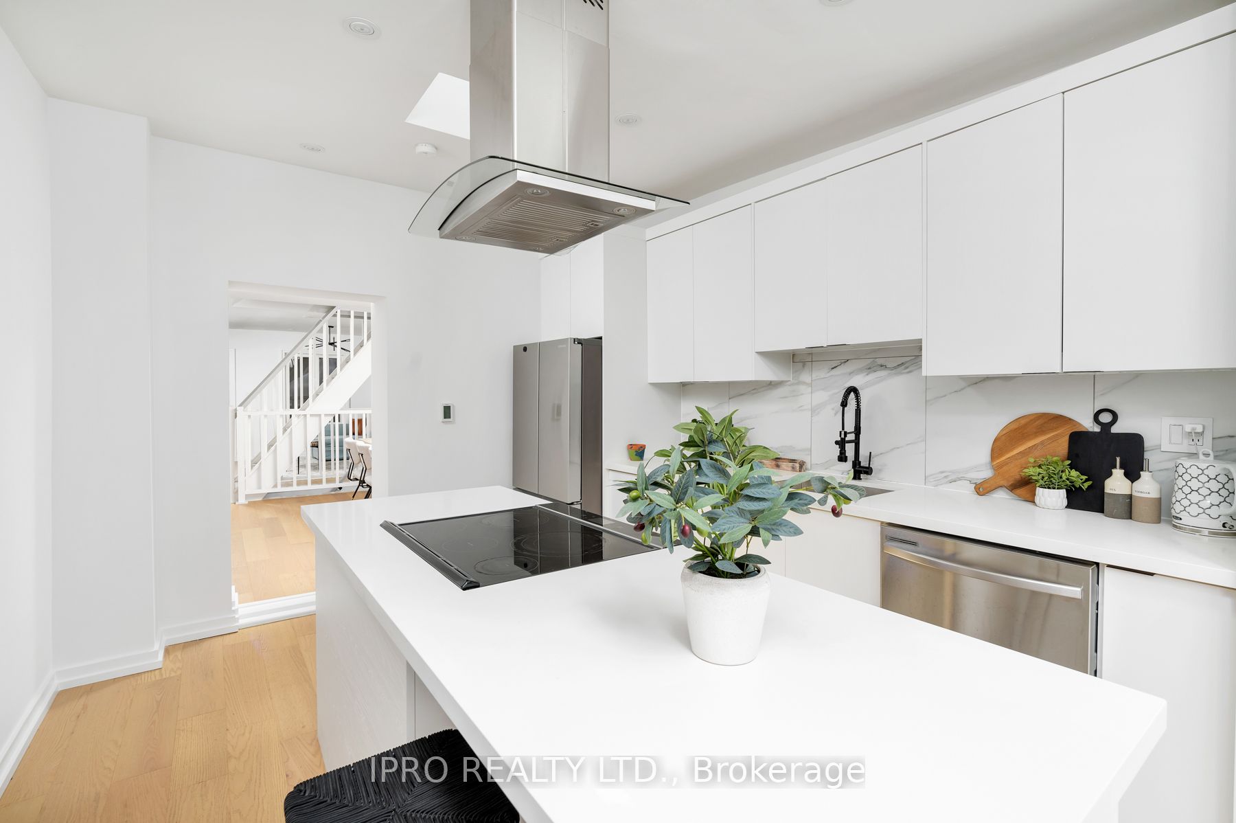 5 1/2 Luttrell Avenue