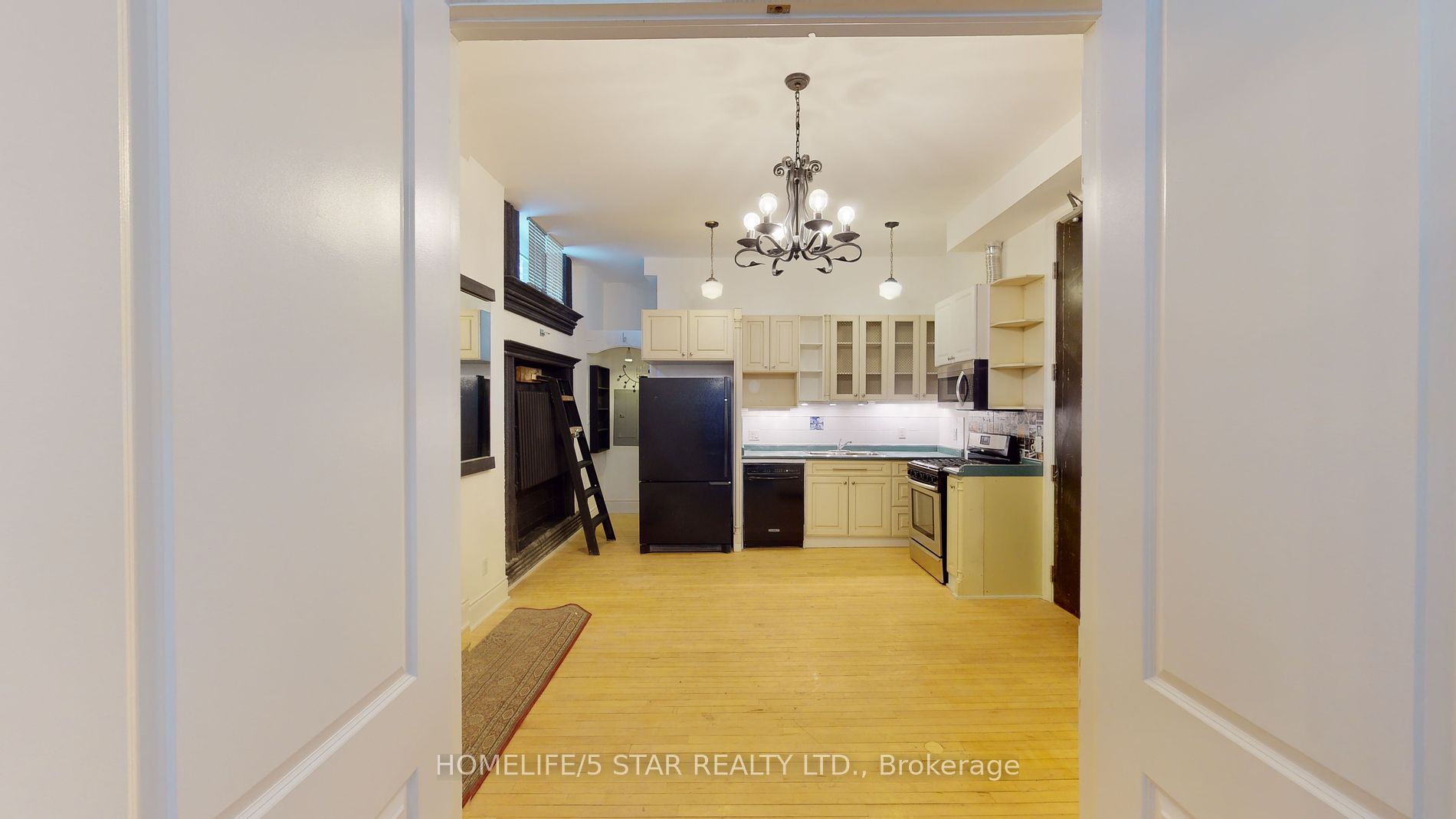 1152 Gerrard St E, #208