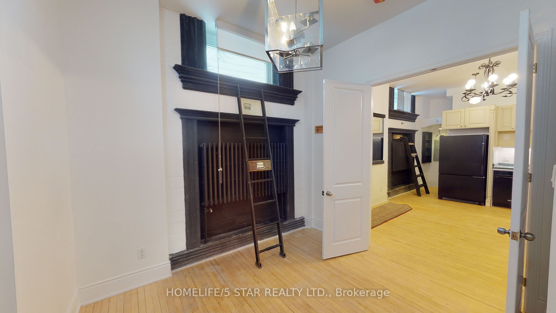 1152 Gerrard St E, #208