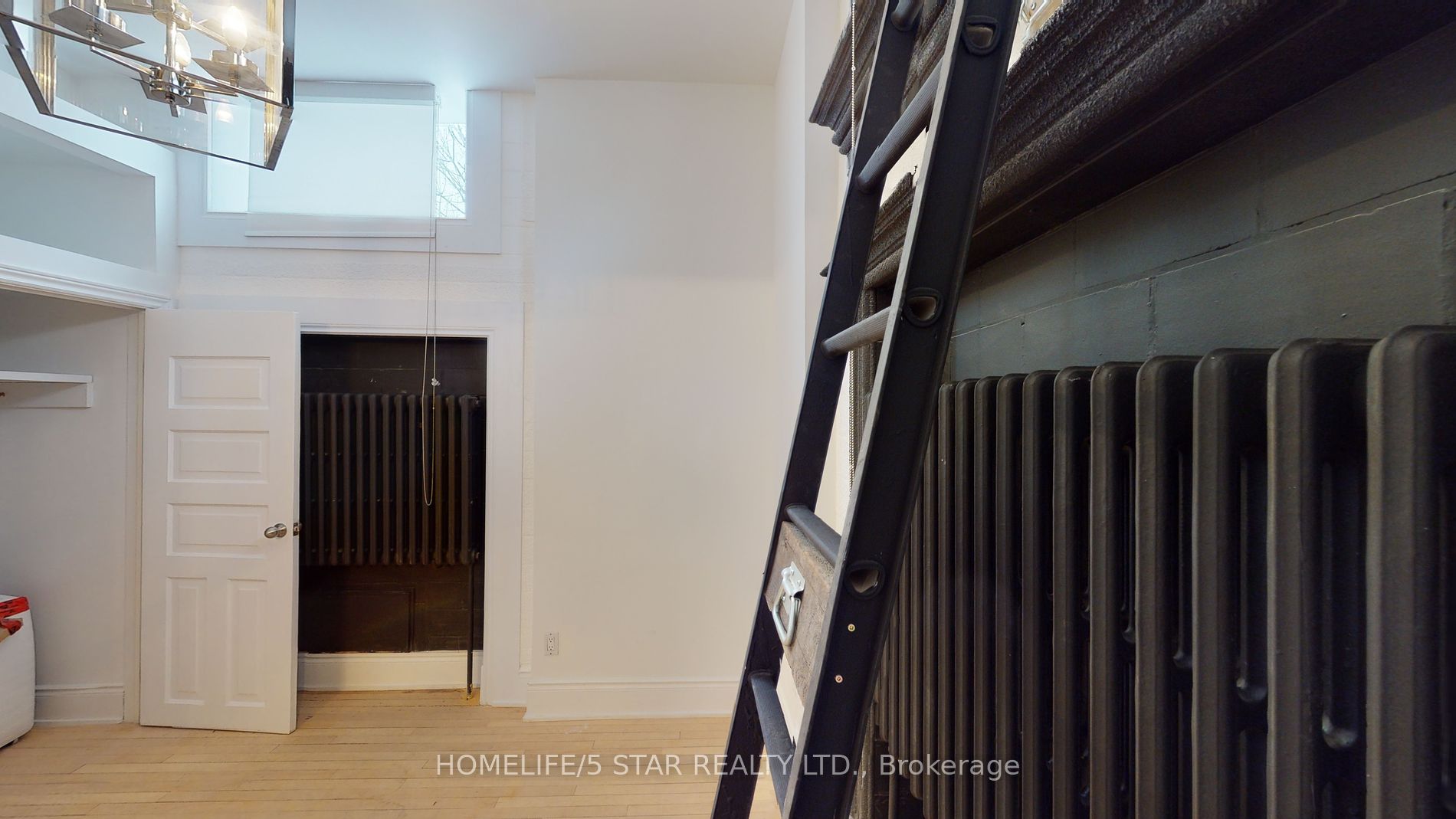 1152 Gerrard St E, #208