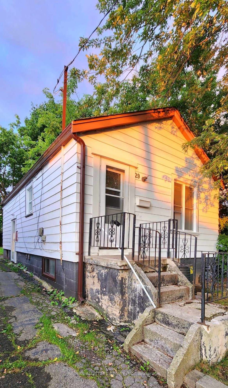 29 North Woodrow Boulevard