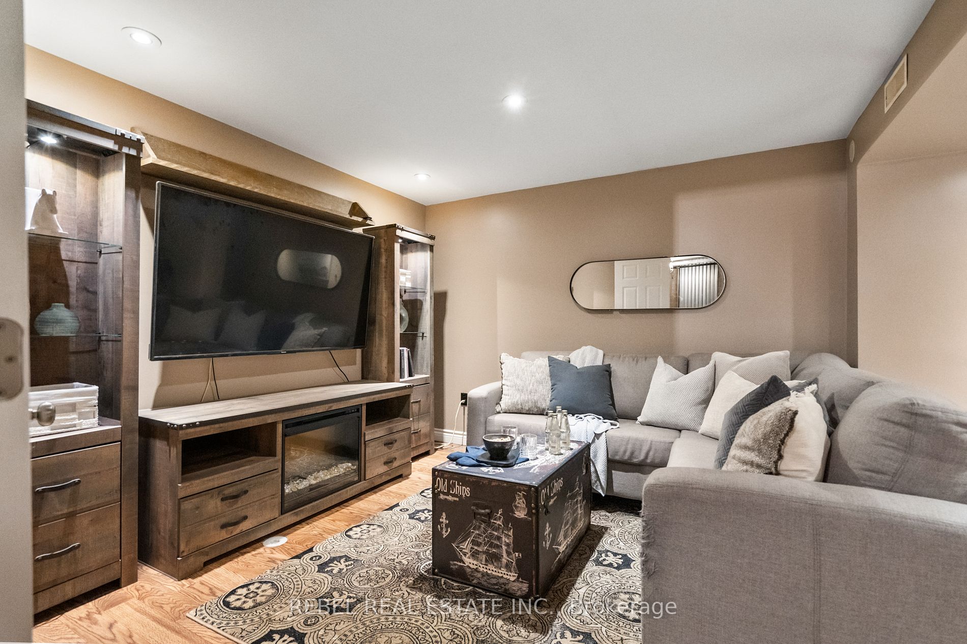 1464 Trowbridge Drive