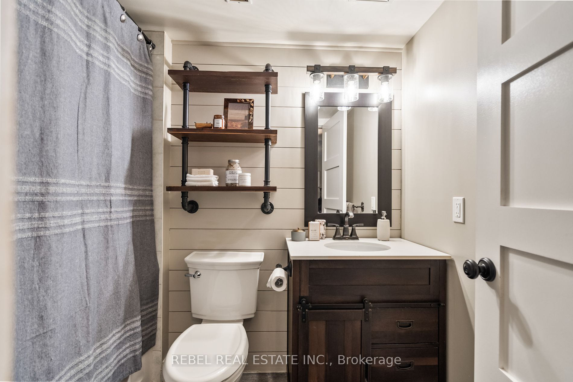 1464 Trowbridge Drive