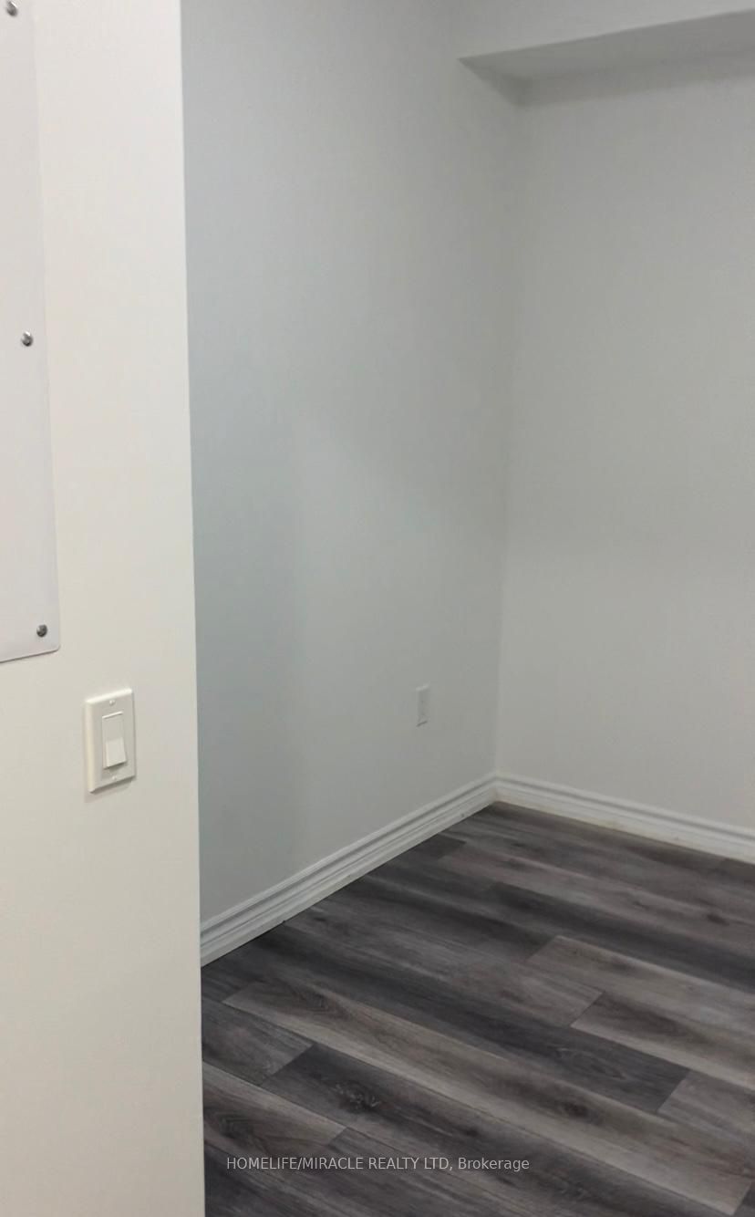 1 Falaise Rd, #221