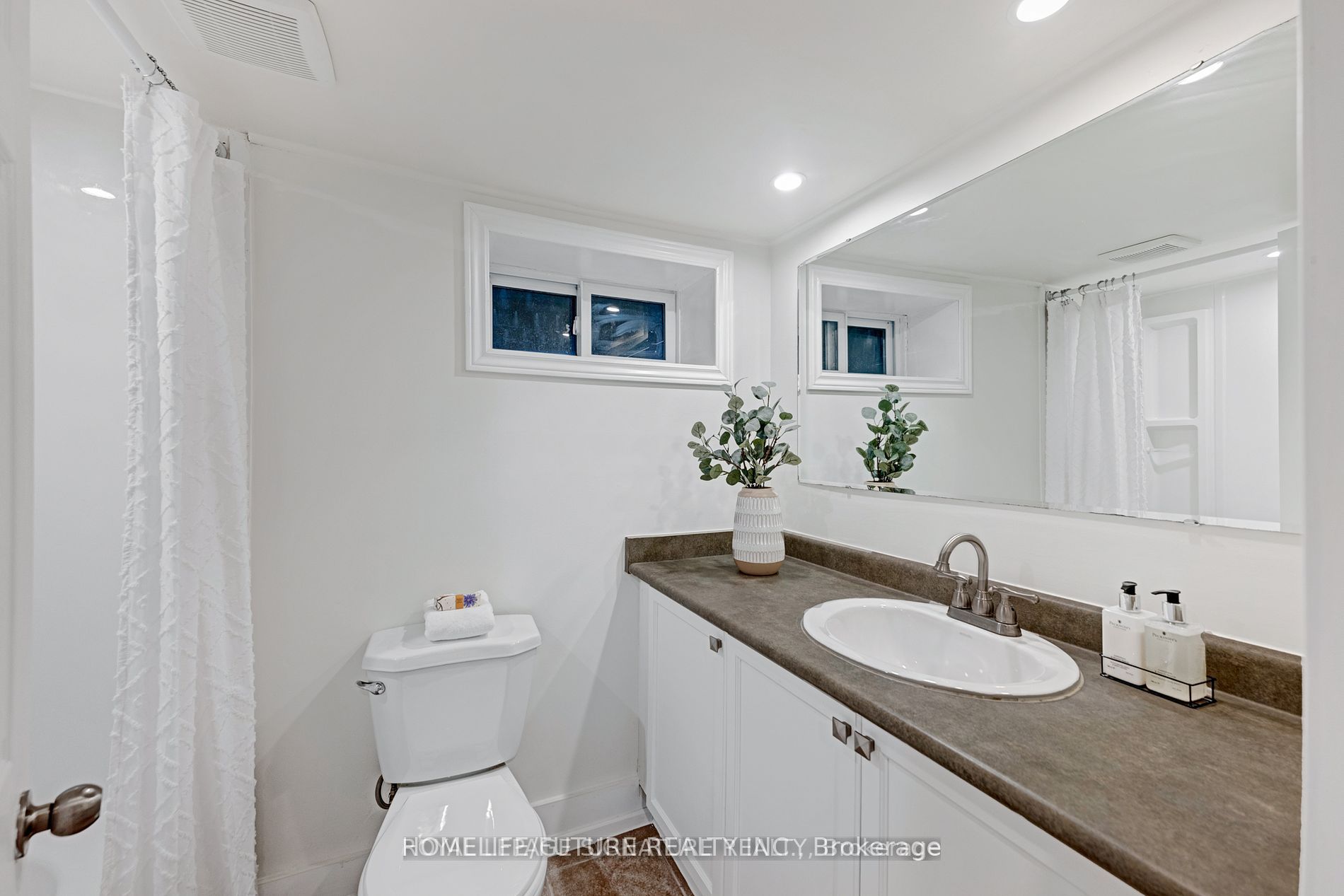 92 Adelaide Avenue E, #Unit 1