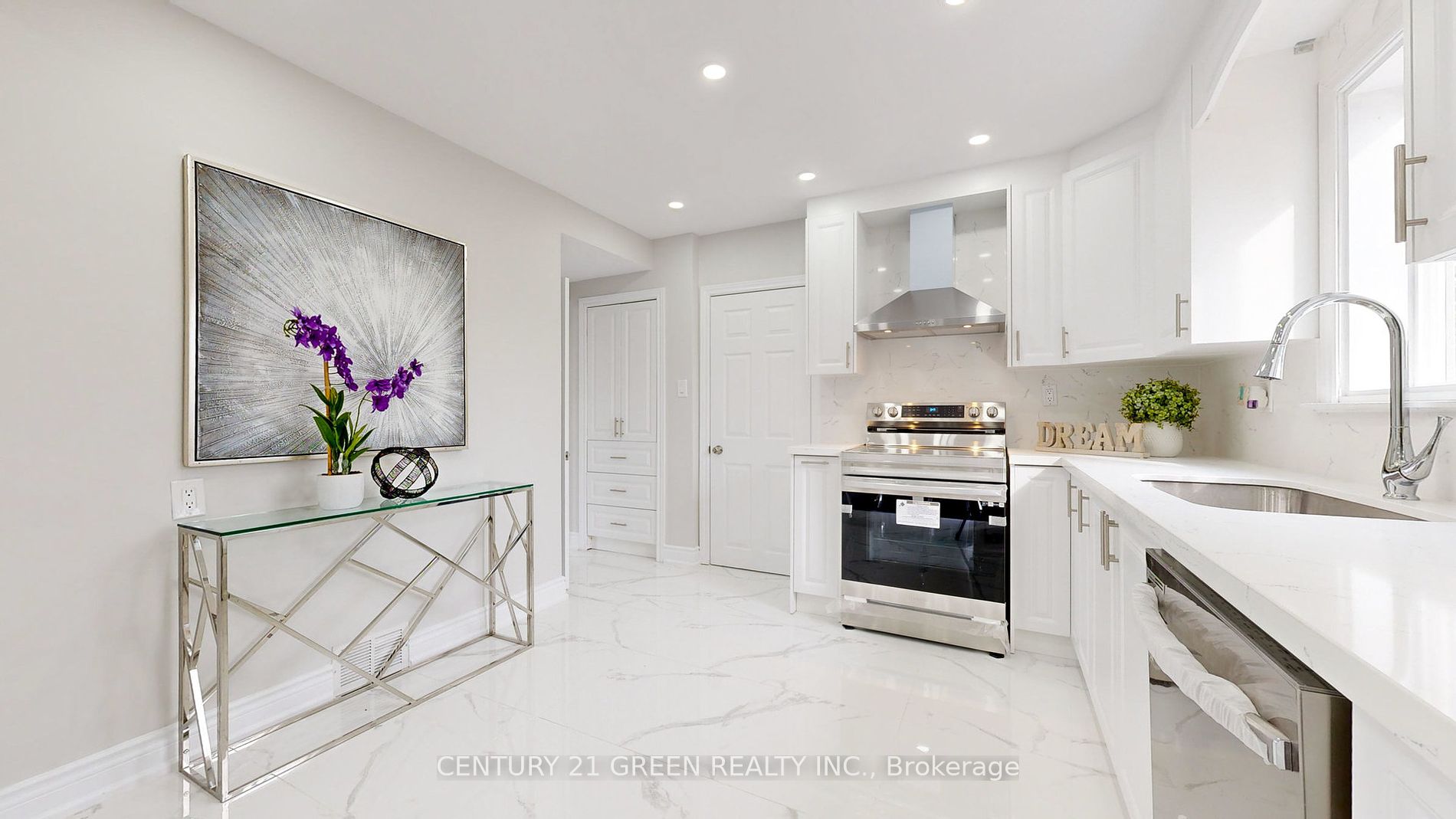 1813 Rossland Road E, #Main