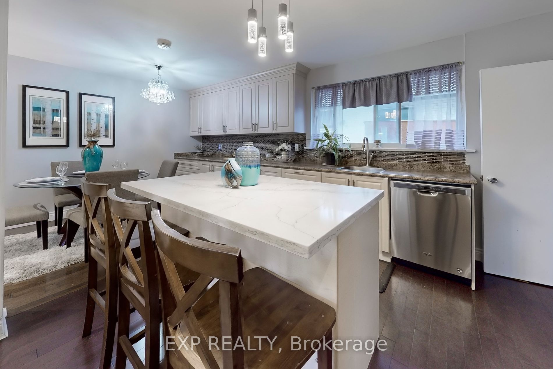 15 Woodgarden Cres