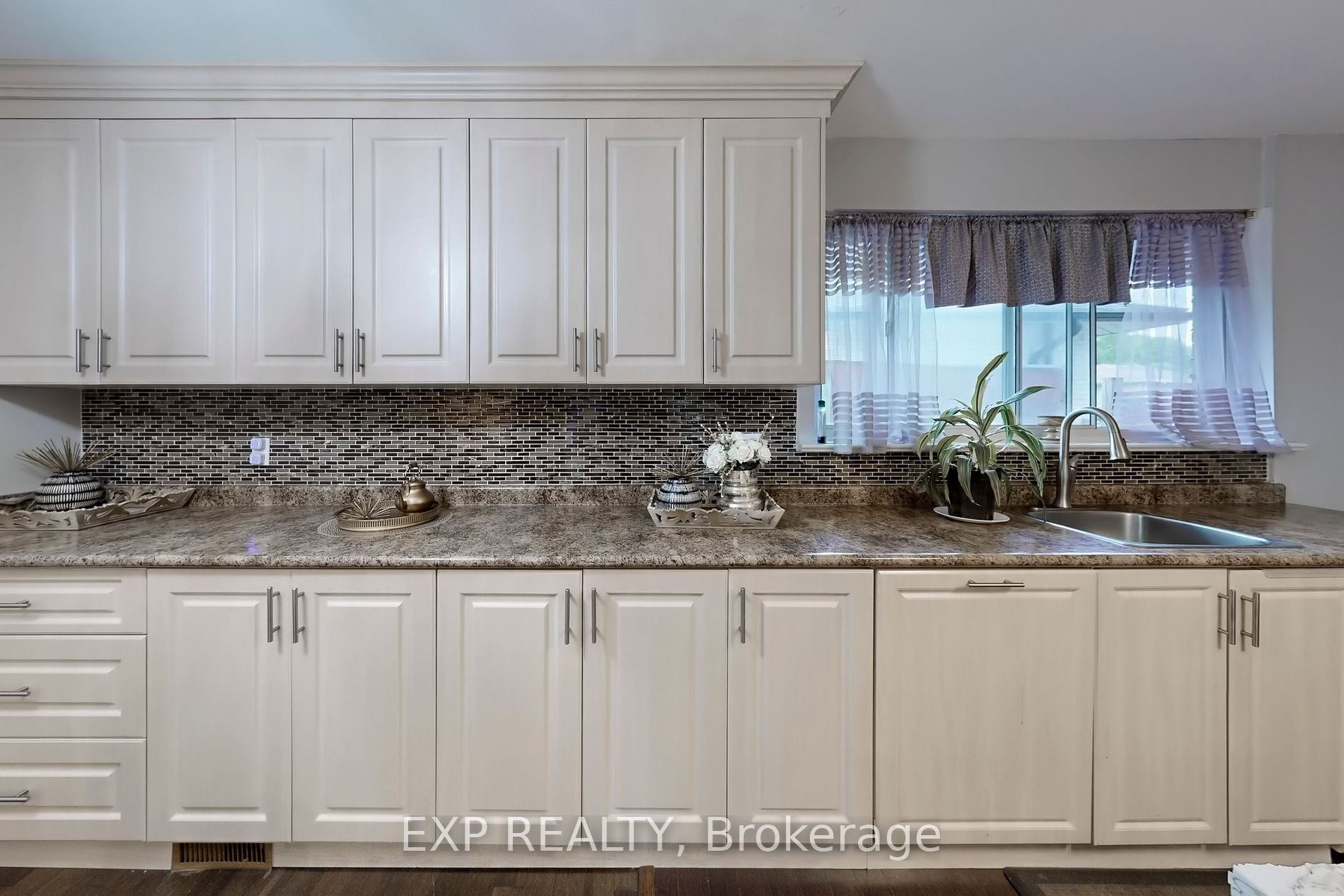 15 Woodgarden Cres