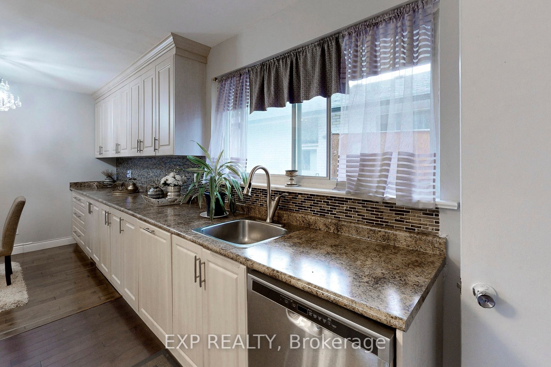 15 Woodgarden Cres
