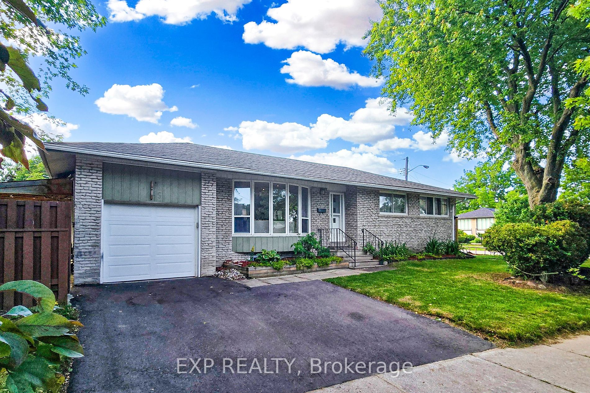 15 Woodgarden Cres
