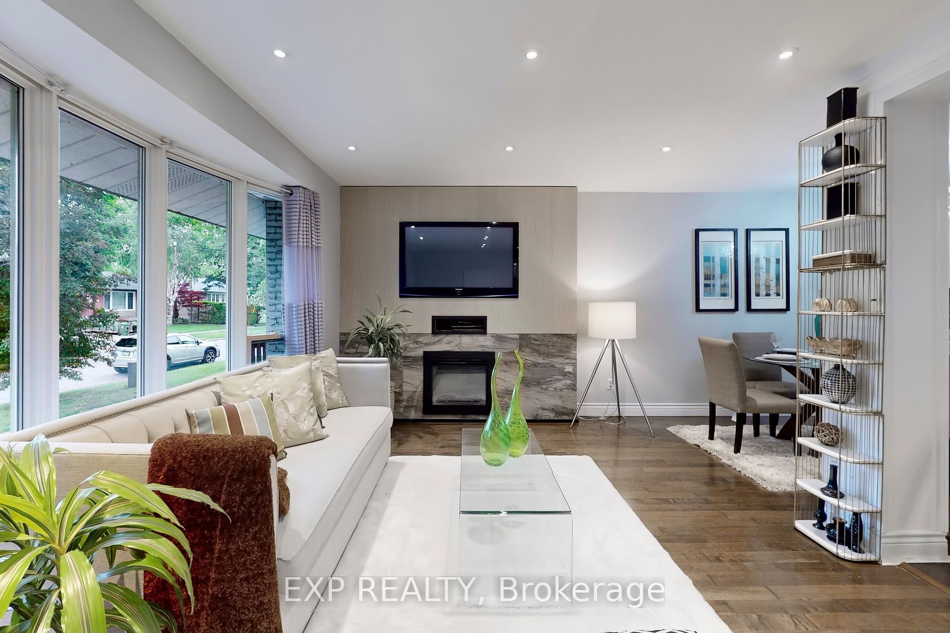 15 Woodgarden Cres