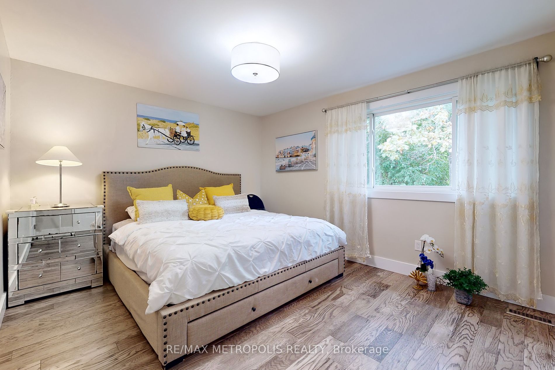119 Deanscroft Sq