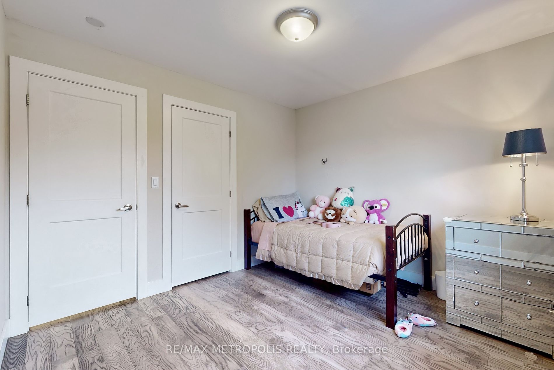 119 Deanscroft Sq