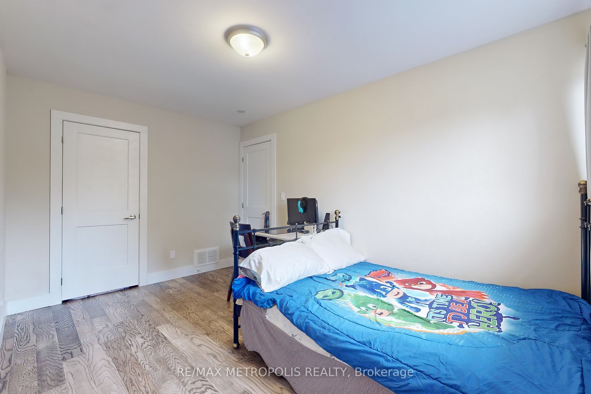 119 Deanscroft Sq