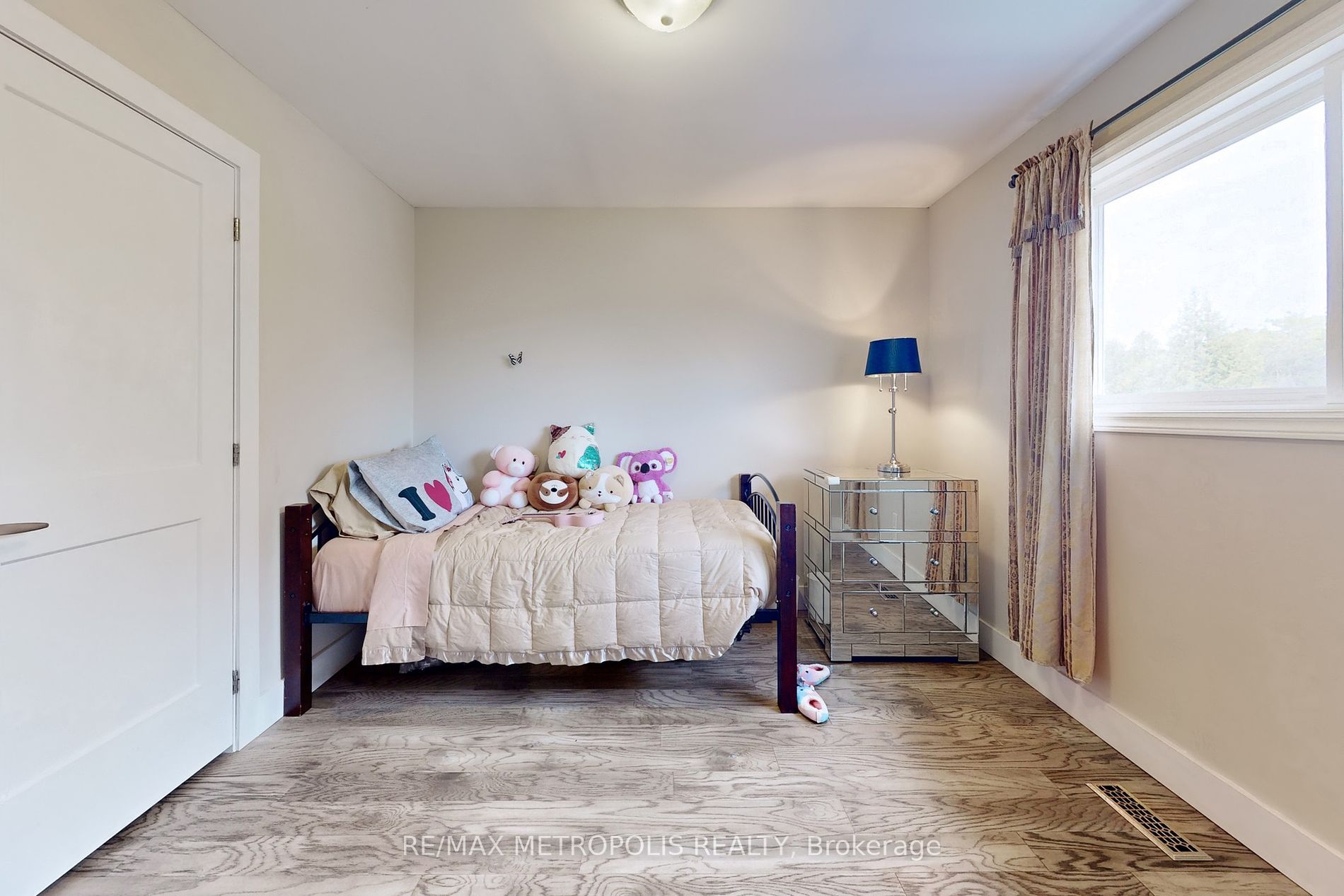 119 Deanscroft Sq
