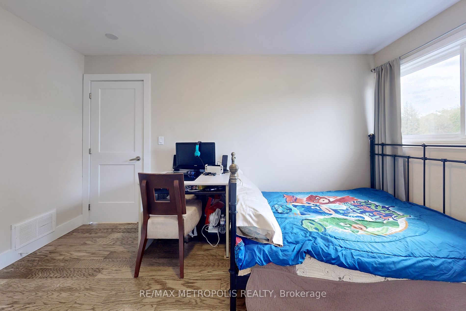119 Deanscroft Sq