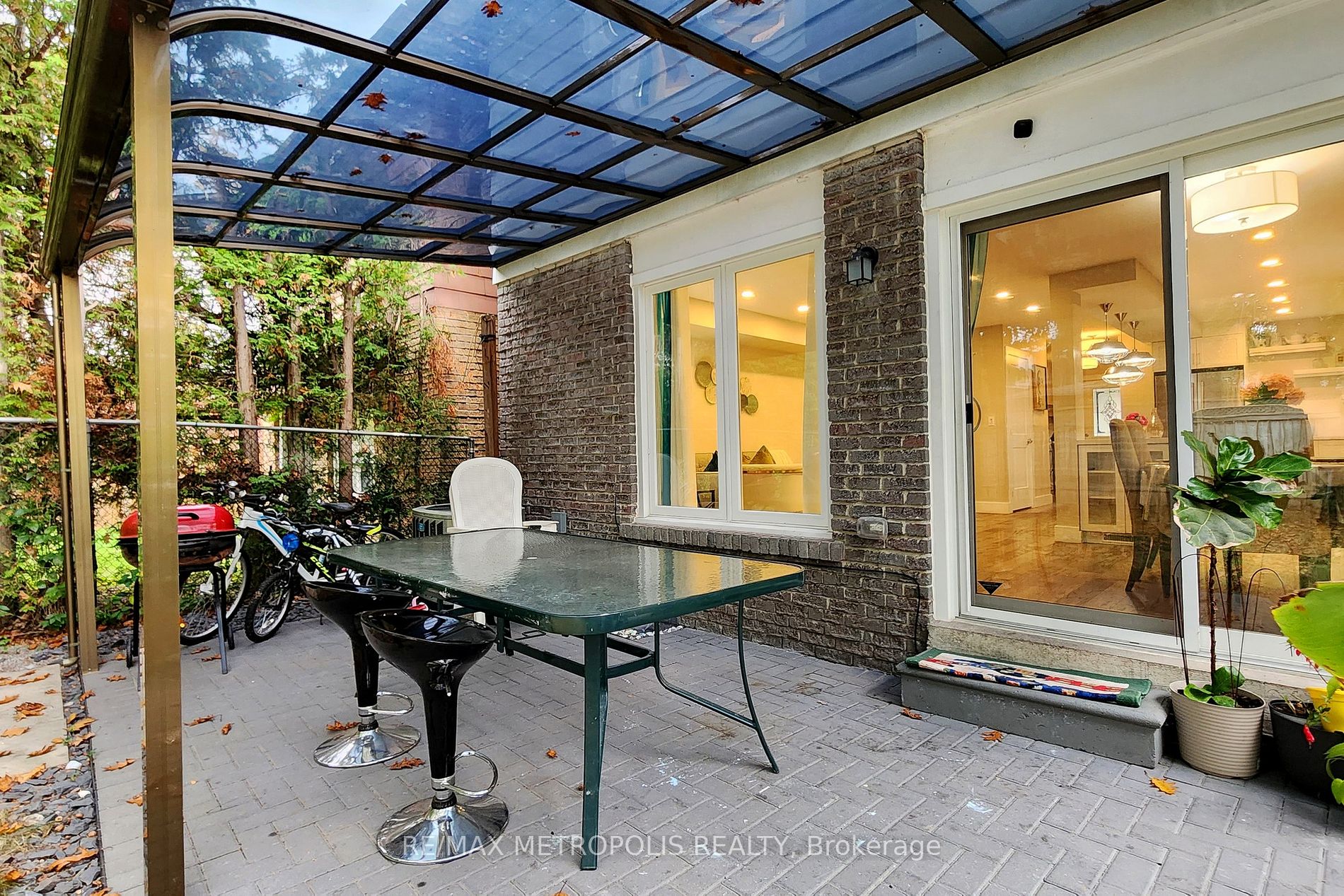 119 Deanscroft Sq