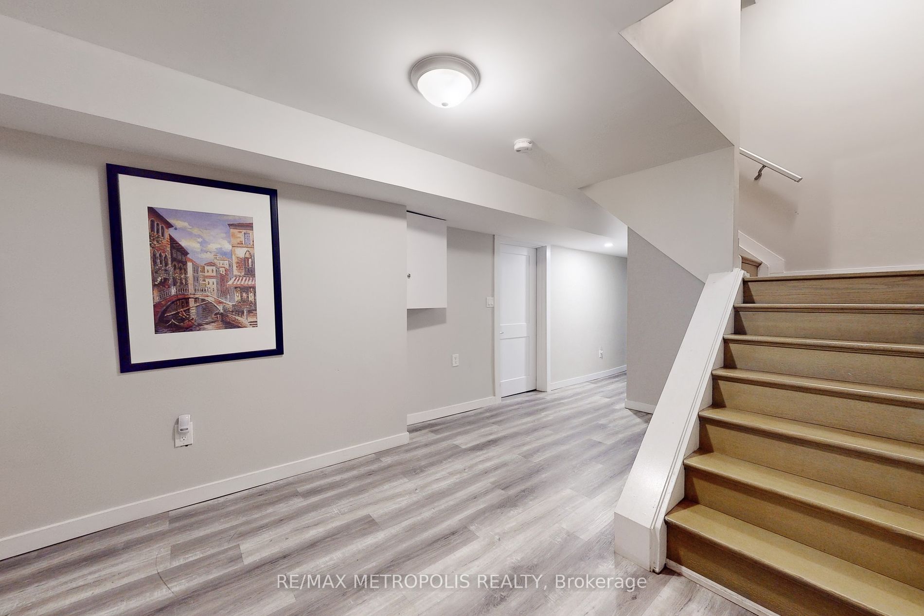 119 Deanscroft Sq